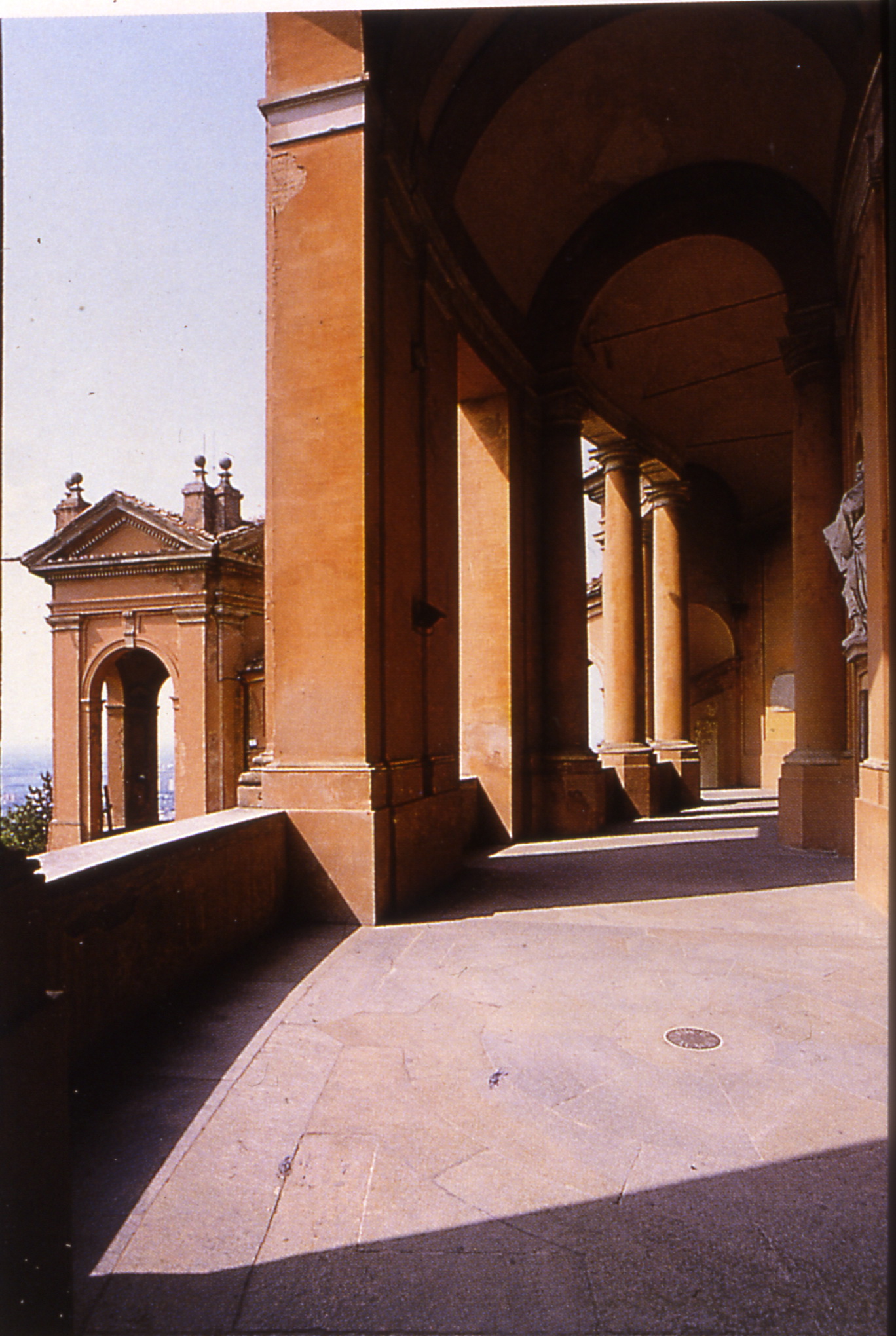 Storia del portico di San Luca, che non ha 666 archi
